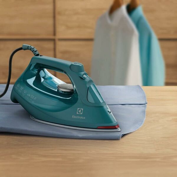 Ferro de Passar a Vapor Antiaderente Ceramica 1500W Verde Escuro ESI80 127v Electrolux - Imagem 6