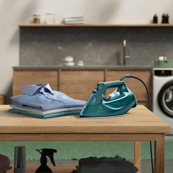 Ferro de Passar a Vapor Antiaderente Ceramica 1500W Verde Escuro ESI80 127v Electrolux - Imagem 3